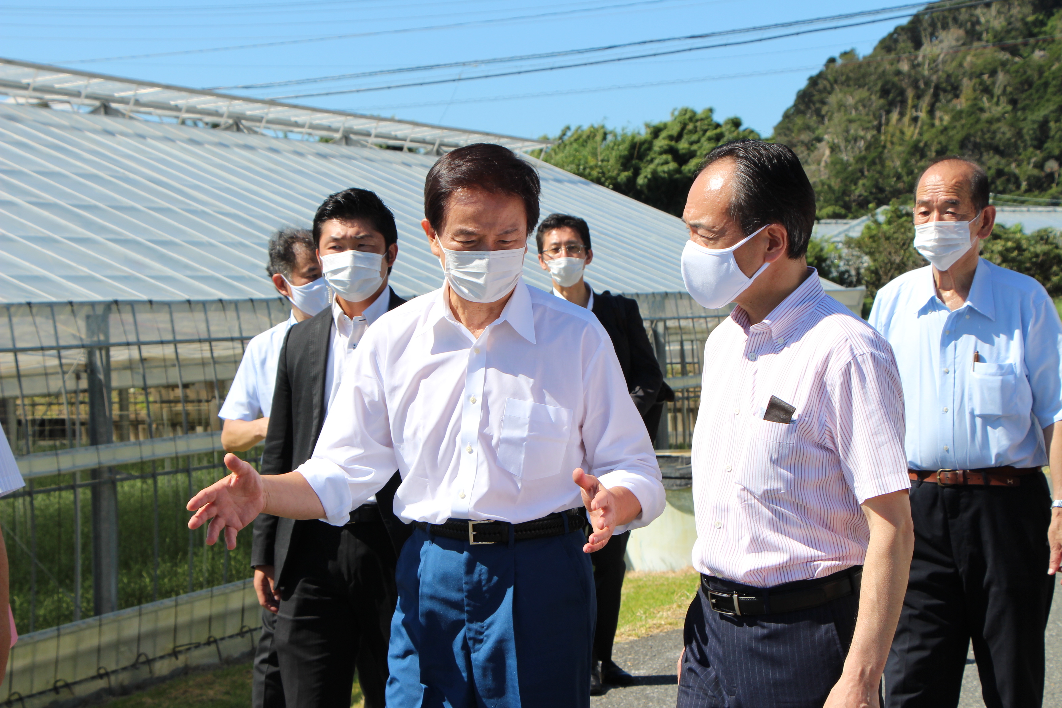 意見交換に訪れた森田知事（富浦町青木地区）