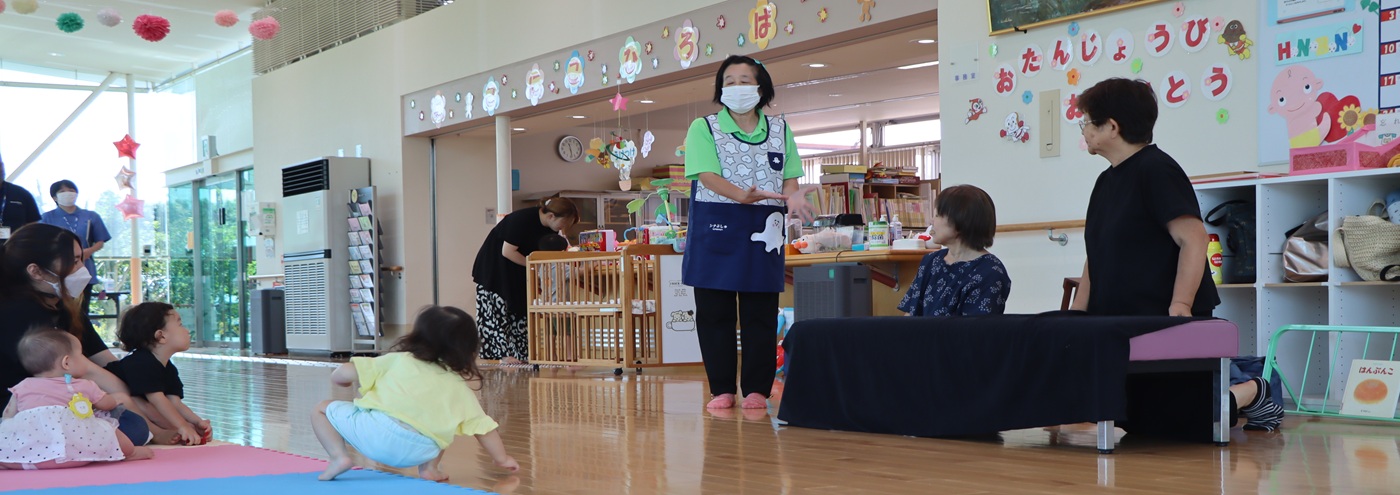 絵本読み聞かせ